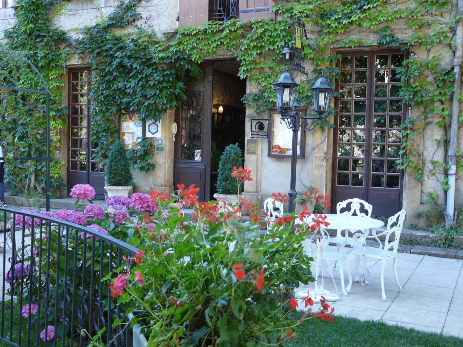 Logis Hostellerie Du Grand Duc Hotel Restaurant Gincla Exterior photo
