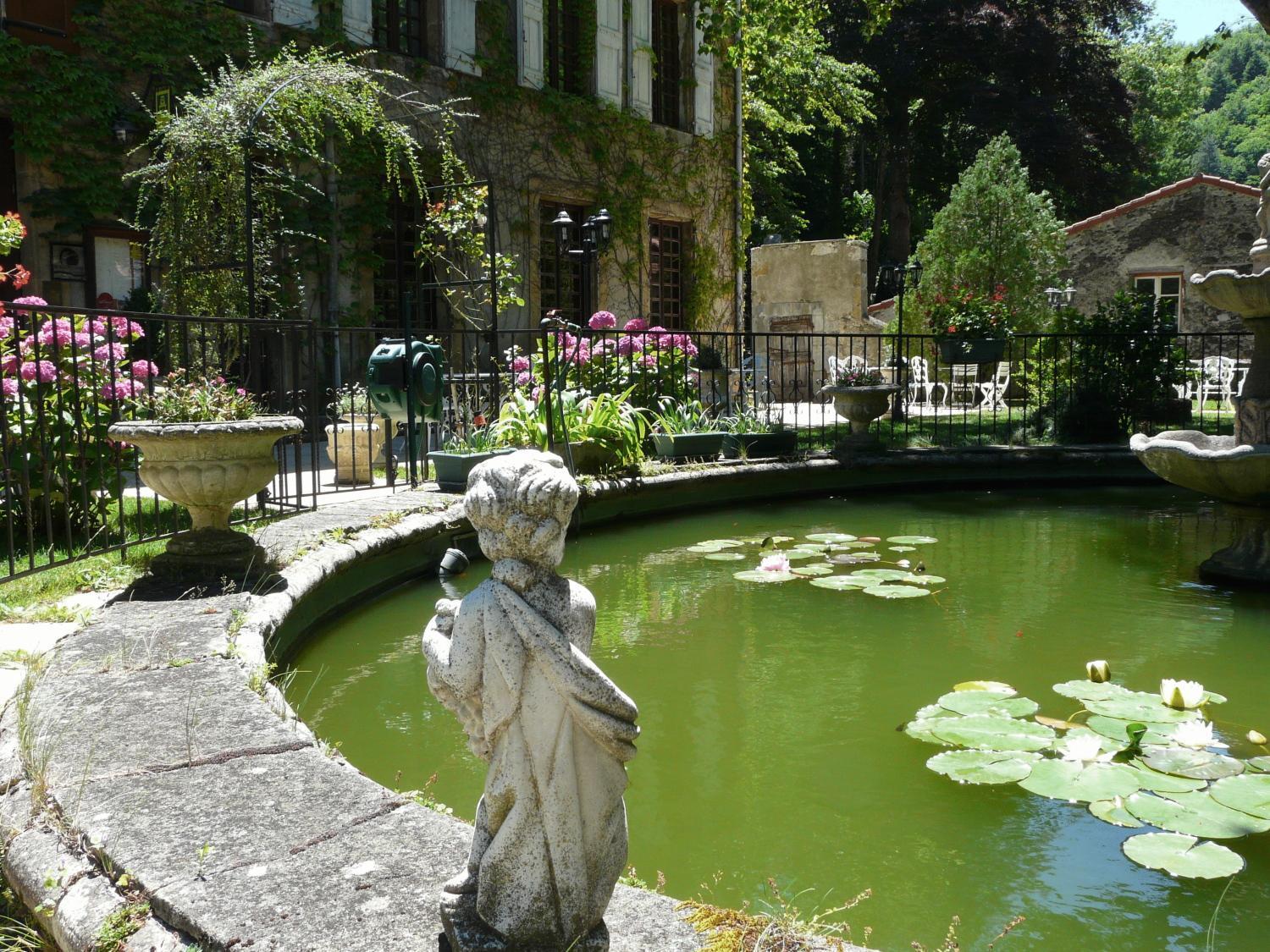 Logis Hostellerie Du Grand Duc Hotel Restaurant Gincla Exterior photo