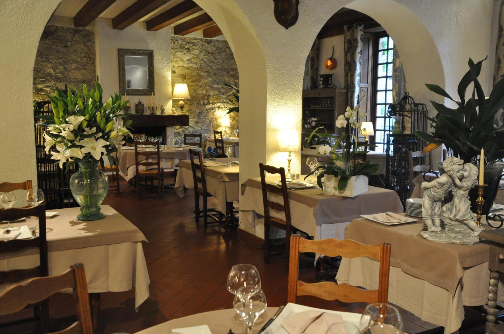 Logis Hostellerie Du Grand Duc Hotel Restaurant Gincla Exterior photo