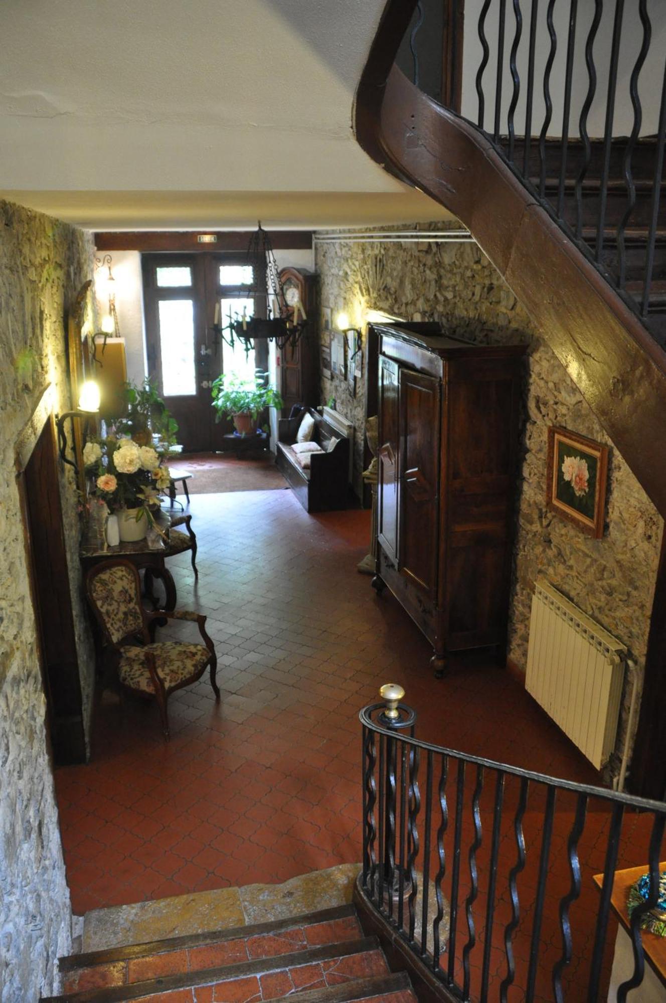 Logis Hostellerie Du Grand Duc Hotel Restaurant Gincla Exterior photo