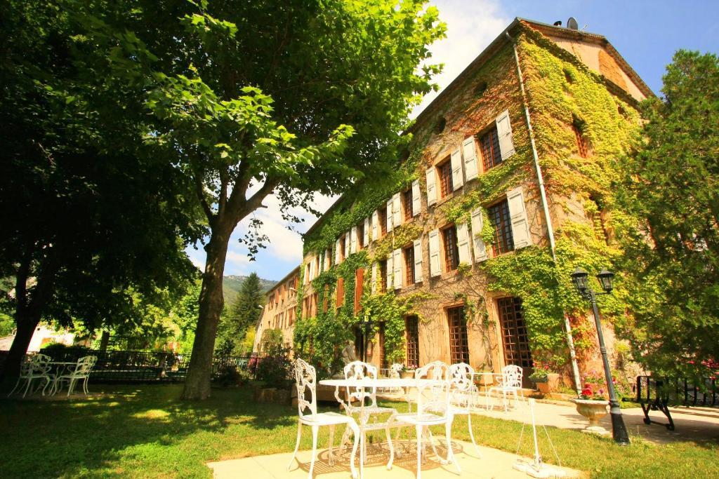 Logis Hostellerie Du Grand Duc Hotel Restaurant Gincla Exterior photo