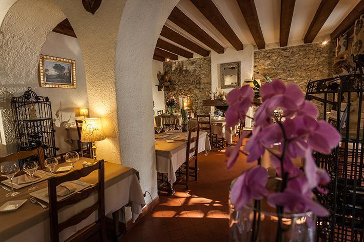 Logis Hostellerie Du Grand Duc Hotel Restaurant Gincla Exterior photo