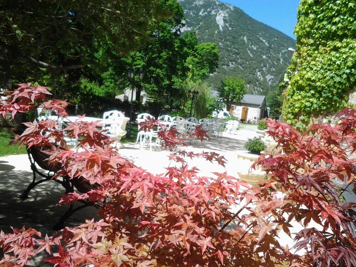 Logis Hostellerie Du Grand Duc Hotel Restaurant Gincla Exterior photo