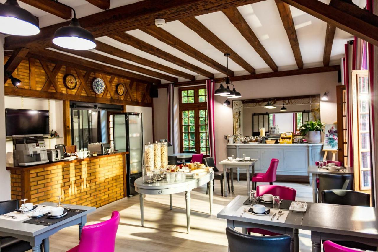 Logis Hostellerie Du Grand Duc Hotel Restaurant Gincla Exterior photo